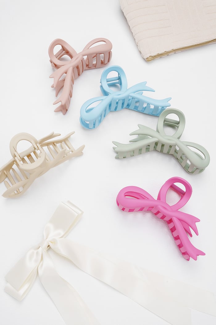Su un elegante fermaglio per capelli Immagine6