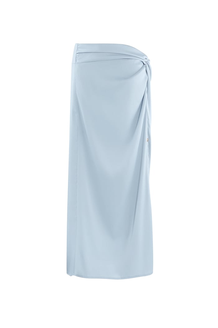 Long skirt knotted