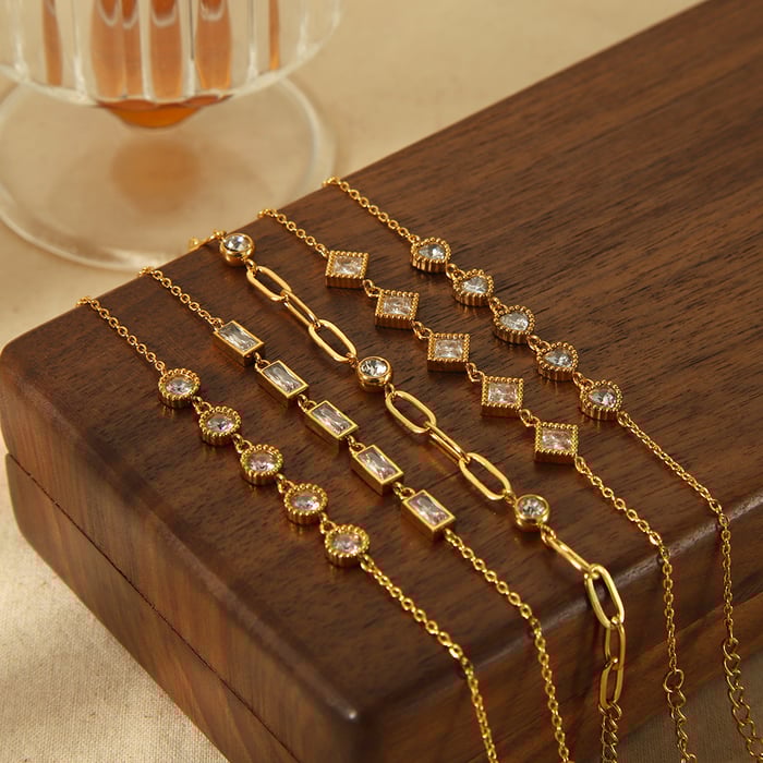 1 simple and stylish  gold-plated stainless steel geometric square heart-shaped diamond bracelet suitable for women's daily wear 
