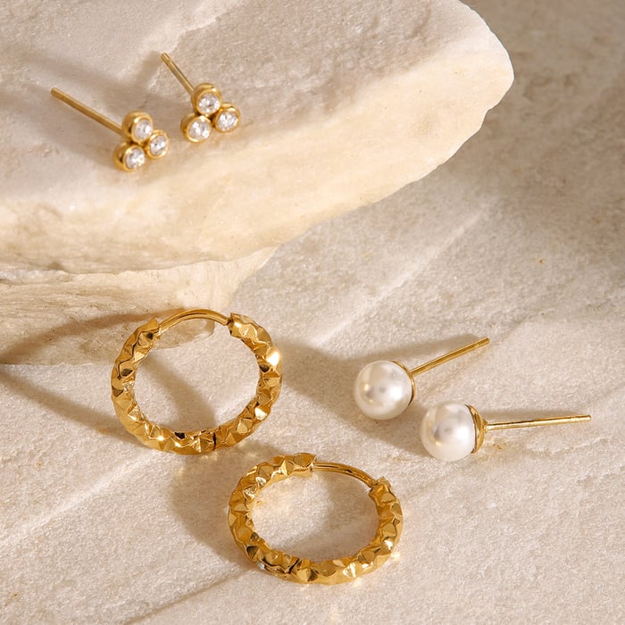 1 Paar Ohrringe-Set aus der Simple Series mit elegantem geometrischem Design aus Edelstahl mit 18 Karat Gold überzogen und Kunstperlen für Damen