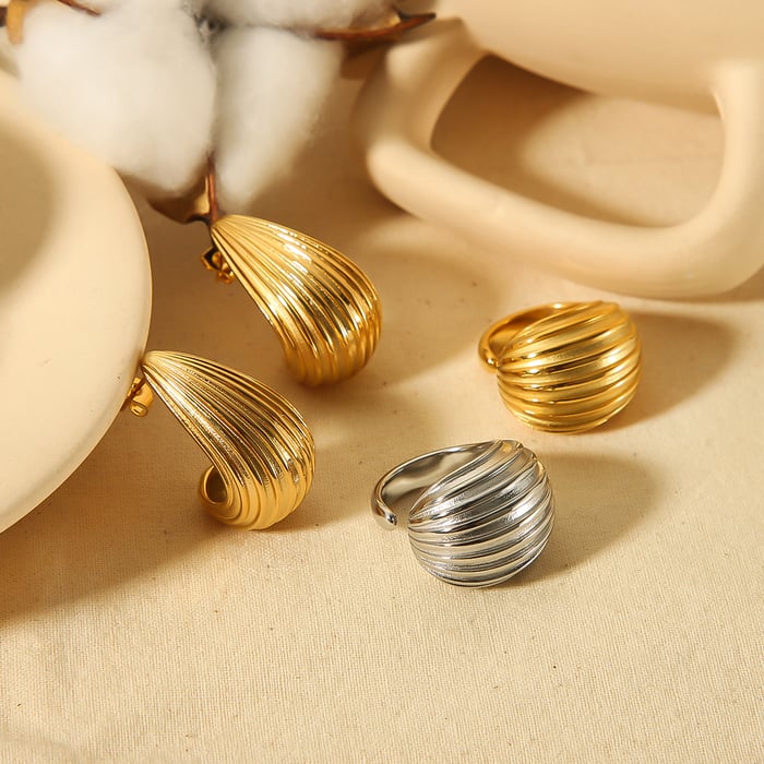 1 Stück übertriebener, modischer offener Ring aus 18 Karat vergoldetem Edelstahl mit Metallstreifen als Damenschmuck für den Alltag Bild2