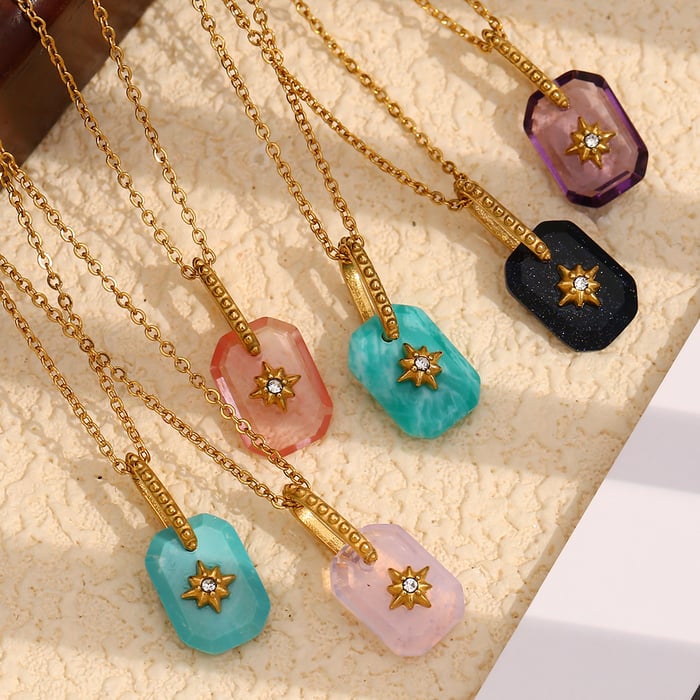 1 Piece Luxurious Series Retro Quadrilateral Stainless Steel   Gold Color  Women's Pendant Necklaces h5Picture2