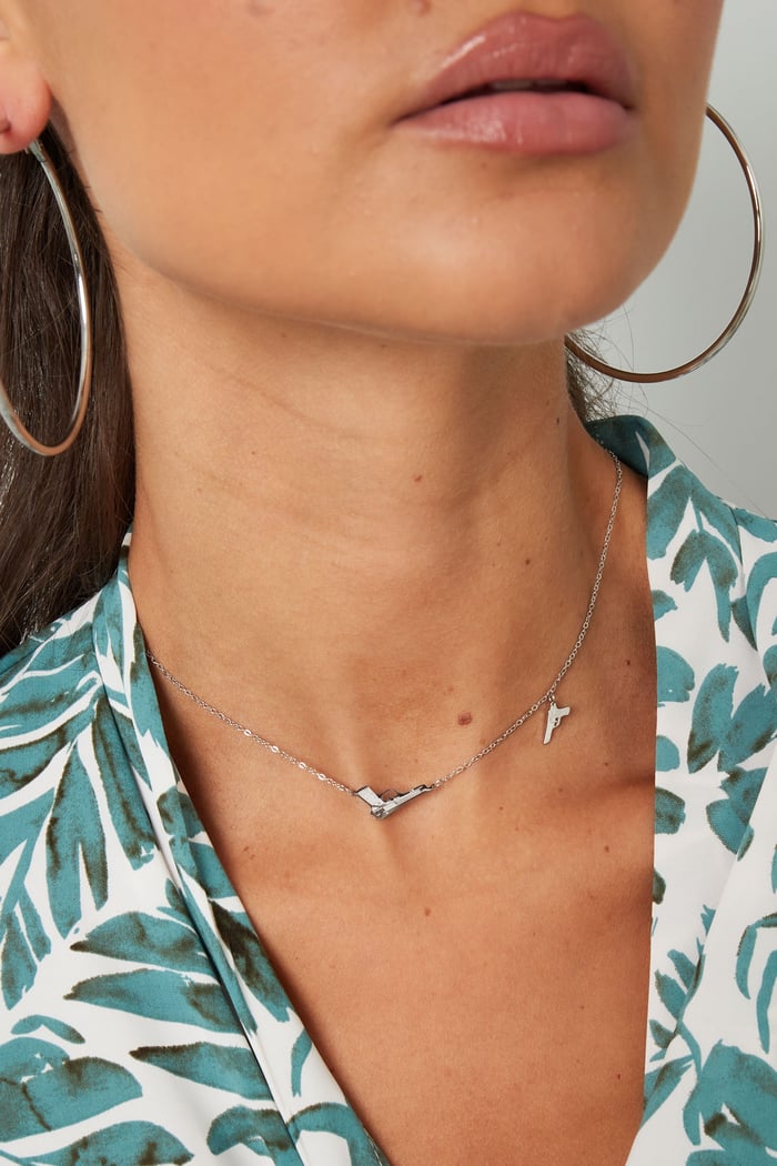 necklace 2 pistols Picture3