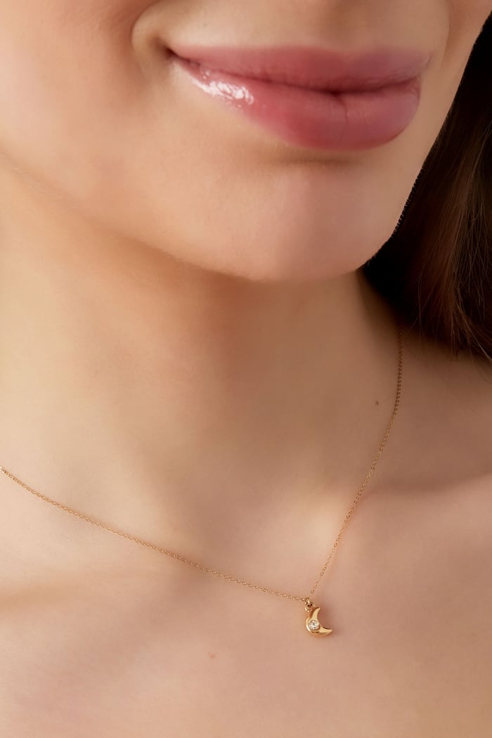 Schlichte Halskette mit Halbmondanhänger und Diamant – Goldfarbe  - Goldfarbefarbe Bild3