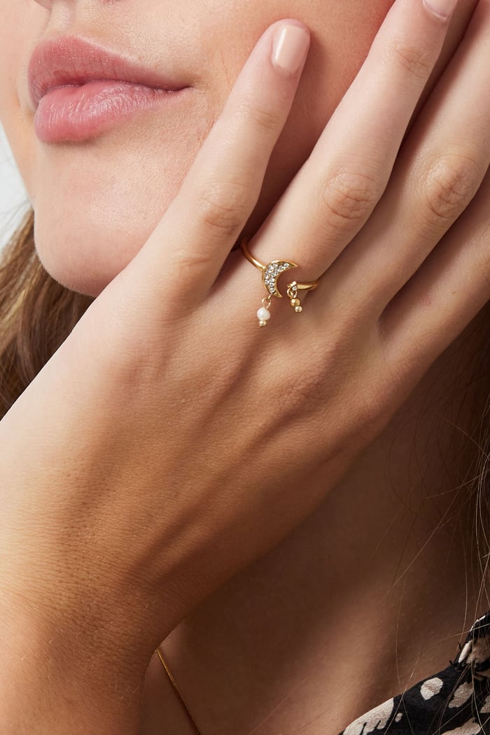 ring cut out with moon h5Picture3