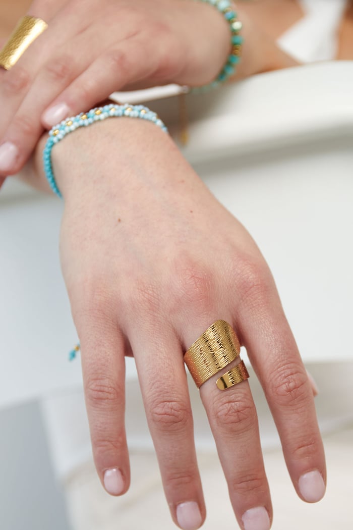 Gedrehter Ring mit Struktur h5Bild3