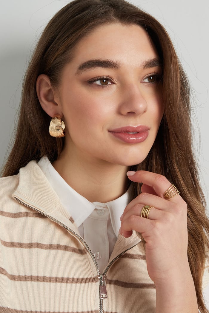 round earrings with pattern Picture2