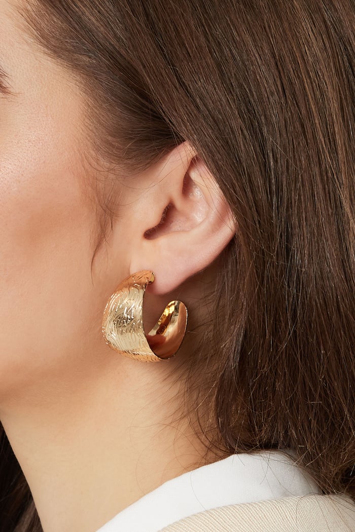 round earrings with pattern Picture3