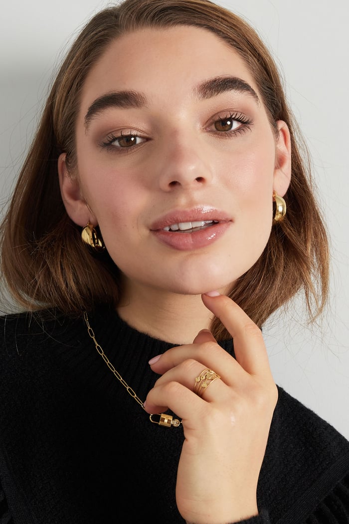 round earrings with small structure Picture2