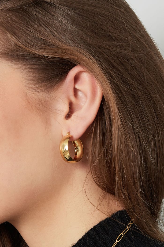 round earrings with small structure Picture3