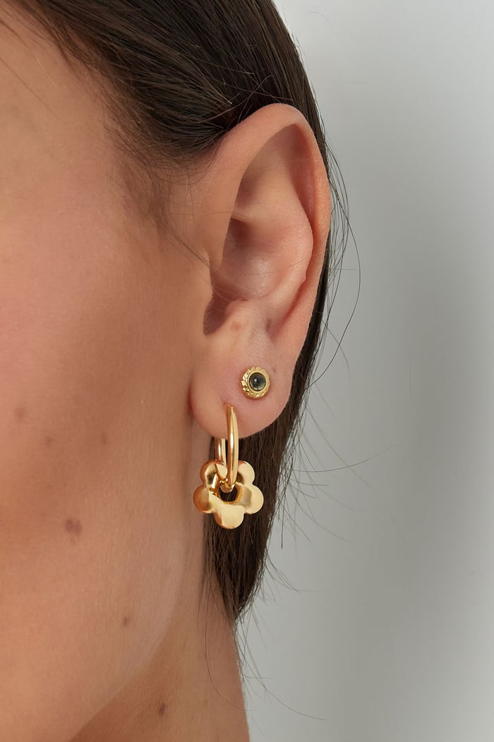 Basic flower charm hoop earrings h5Picture3