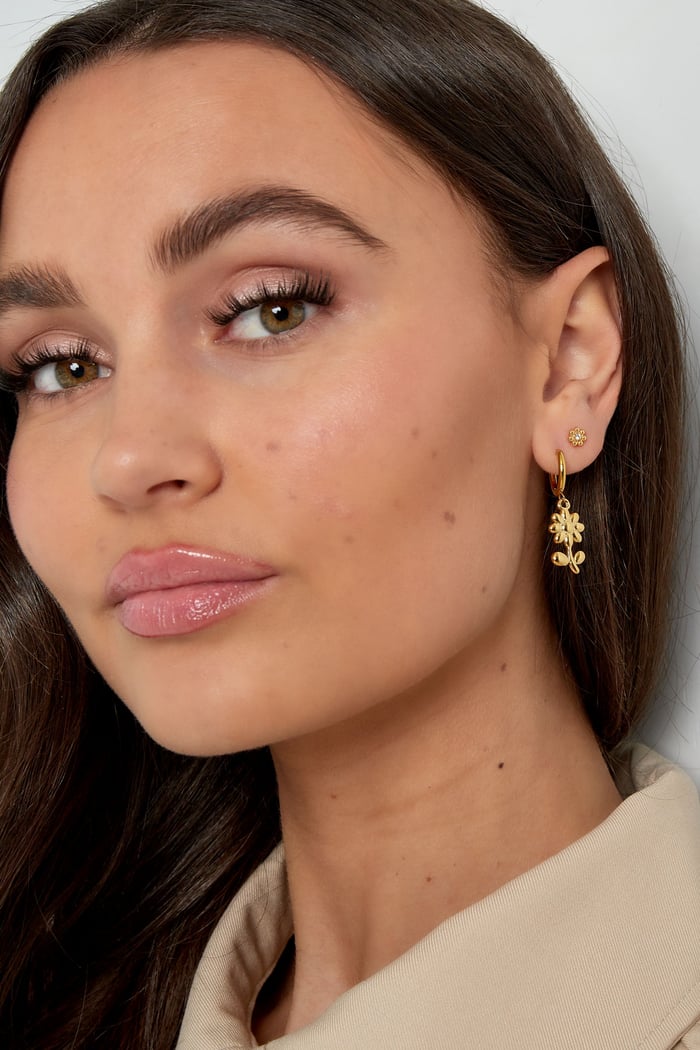 pendientes básicos con dijes de flores h5Imagen4