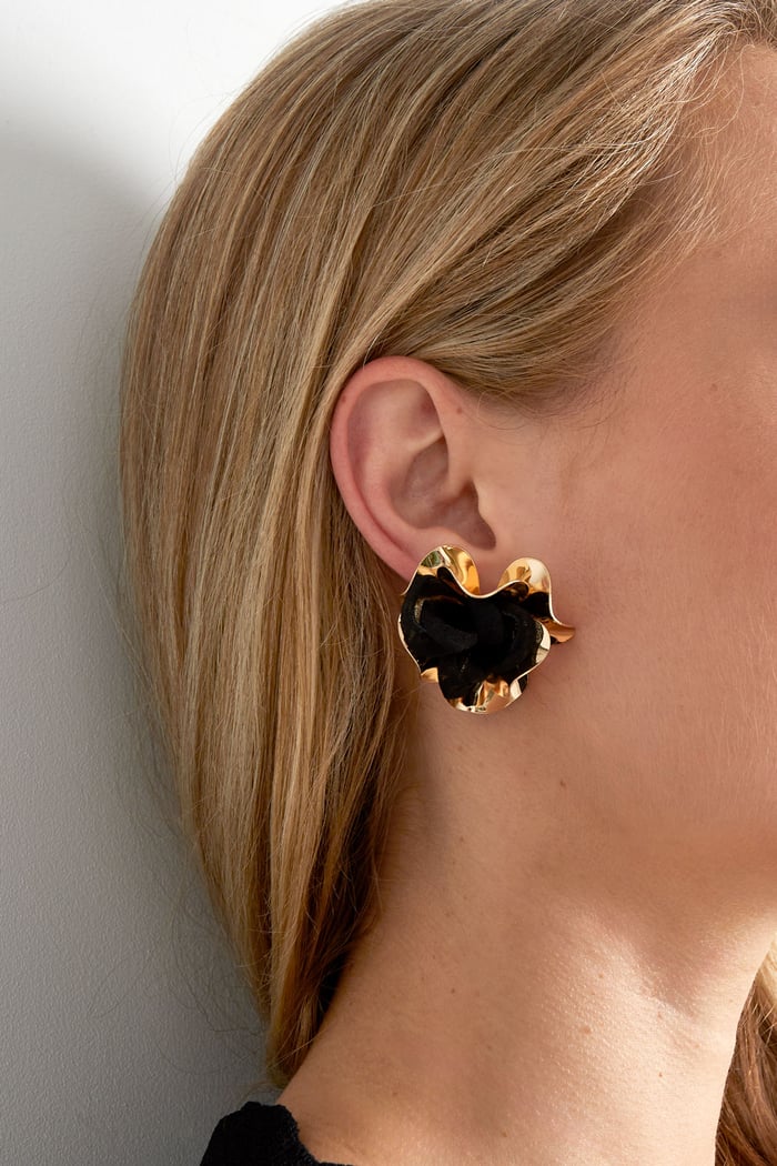 Dark statement earrings Picture2