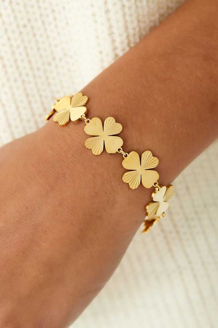 bold blooms bracelet Picture2
