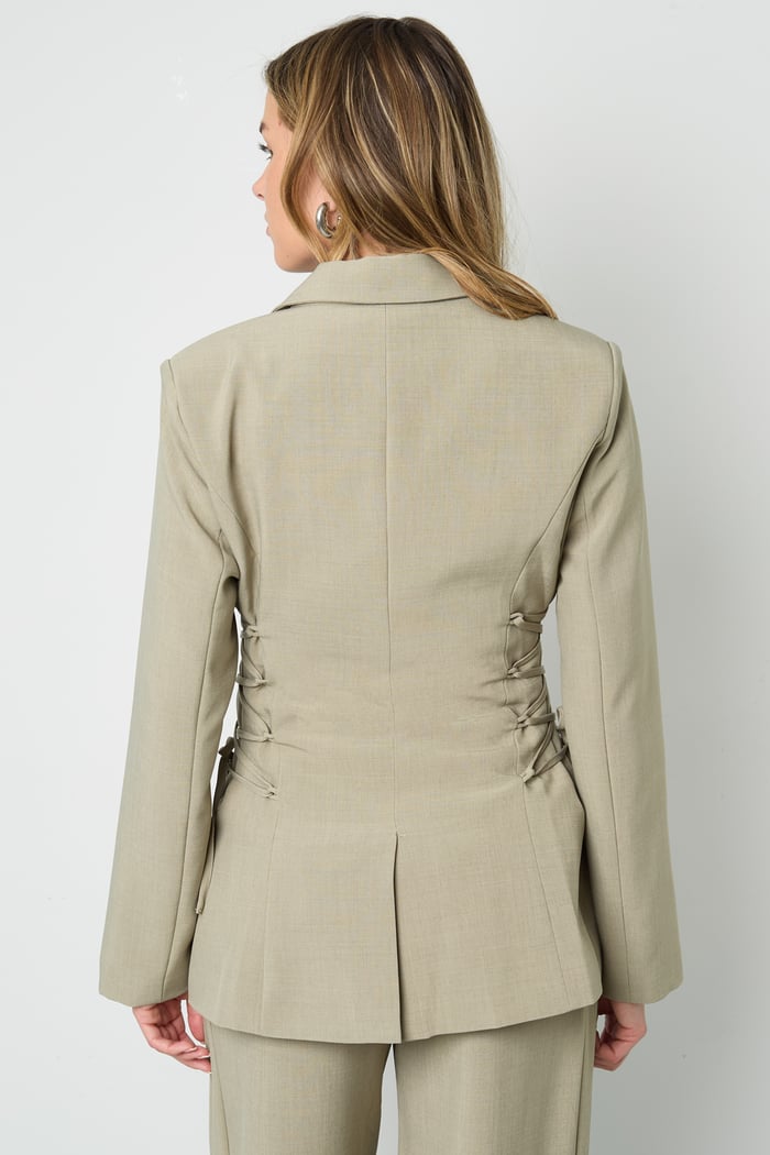 Taillierter Blazer mit Schnürung Bild11