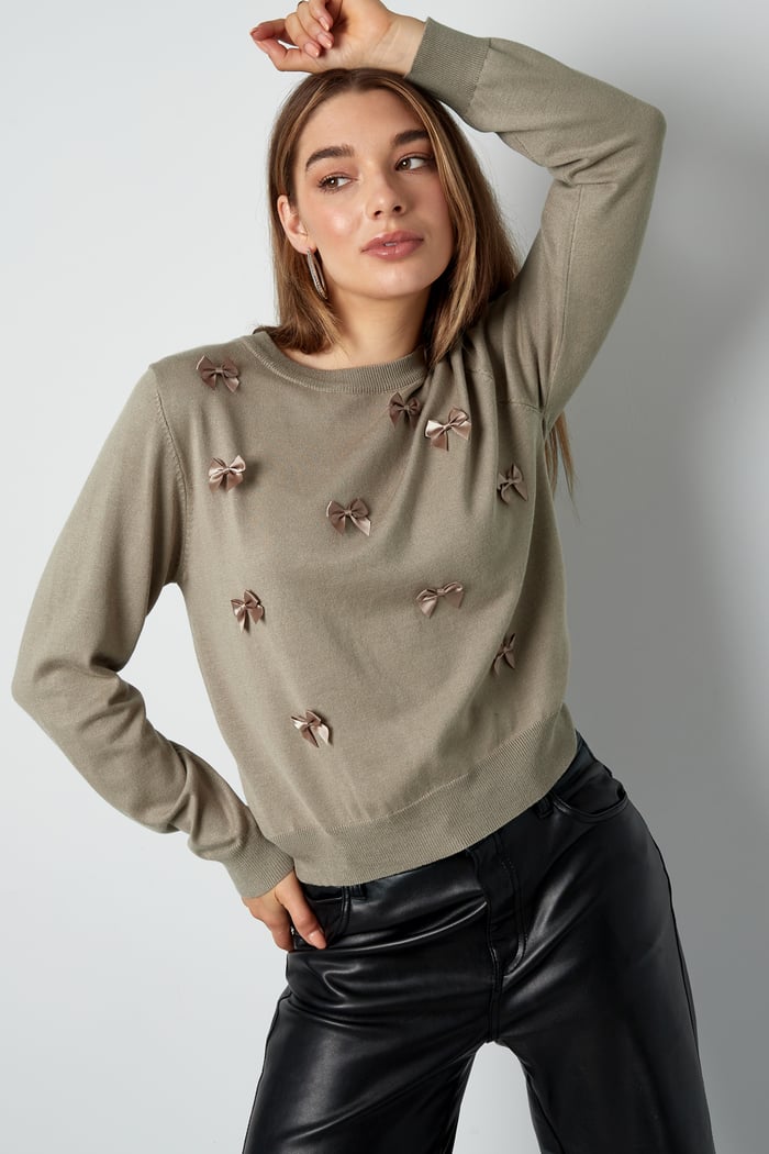 Bow & Grace sweater Picture2
