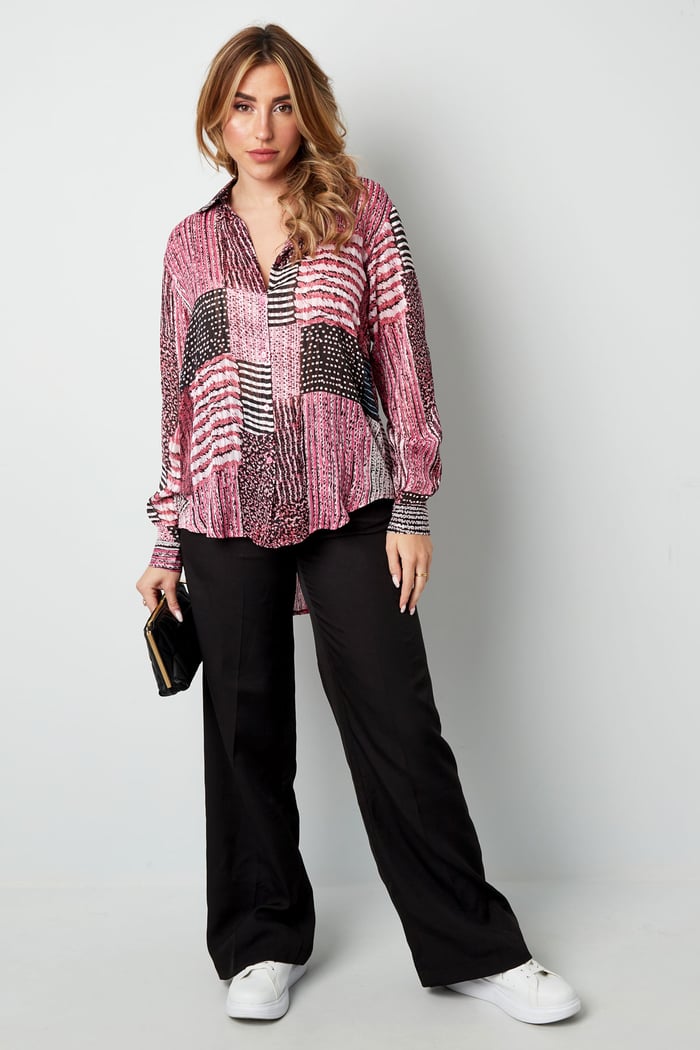 Bluse über dem Oberteil mit rosa Aufdruck Bild4