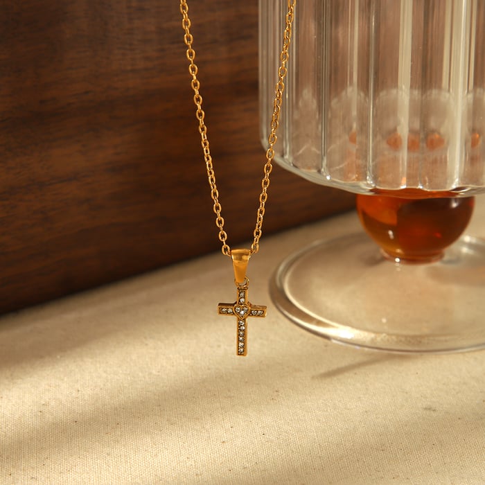 1 piece of simple classic  gold-plated stainless steel diamond heart cross necklace for women's daily wear Picture4