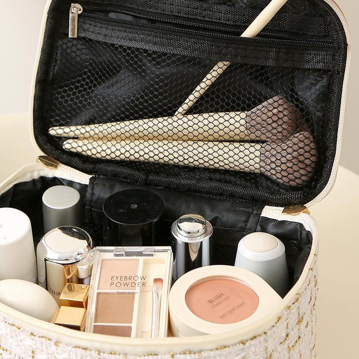 1 Piece Fashionable Series Classic Plaid Chanel's Style Women's Cosmetic Bags h5Picture5