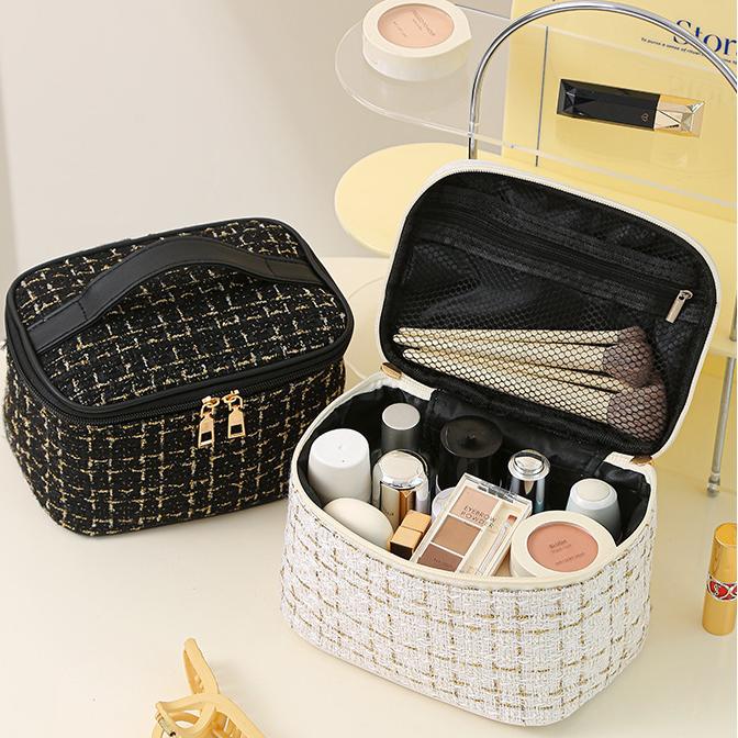 1 Piece Fashionable Series Classic Plaid Chanel's Style Women's Cosmetic Bags h5Picture4
