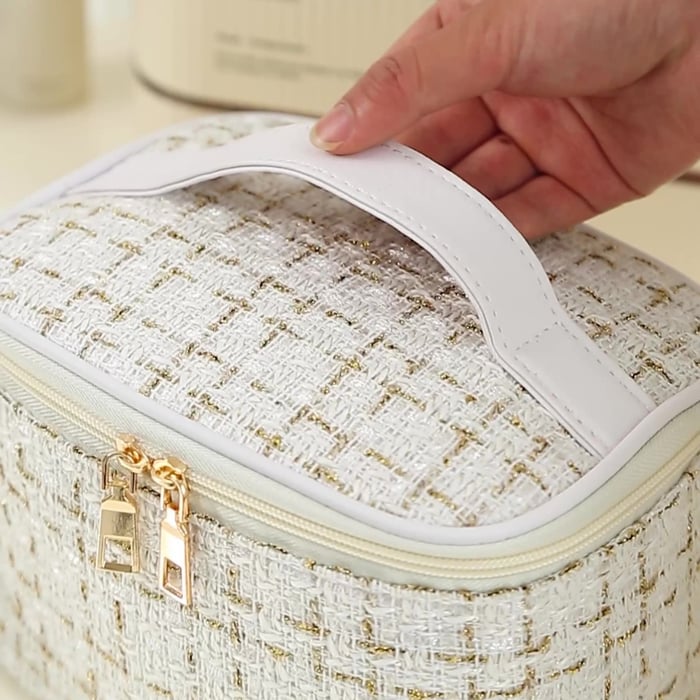 1 Piece Fashionable Series Classic Plaid Chanel's Style Women's Cosmetic Bags h5Picture7