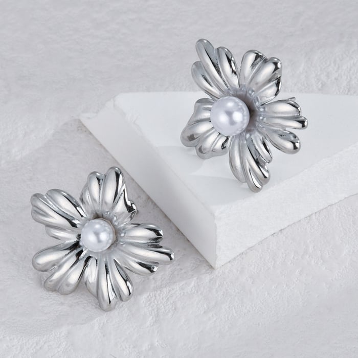 1 Paar Ohrstecker aus Edelstahl mit 18 Karat vergoldeter Kunstperle im Retro-Blumen-Stil für Damen h5Bild3