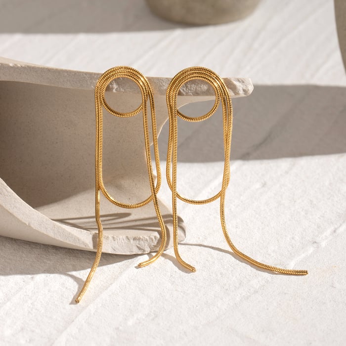1 par de pendientes de botón de acero inoxidable chapados en oro de 18 quilates con borlas retro de serie simple para mujer h5Imagen4
