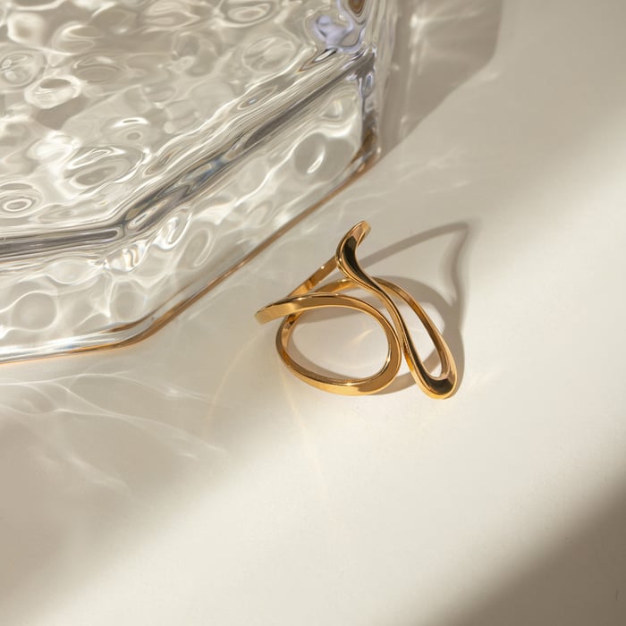 stile  transfrontaliero europeo e americano, moda popolare, acciaio inossidabile oro 18k, linea liscia, anello aperto a forma speciale, gioielli all&#39;ingrosso Immagine4