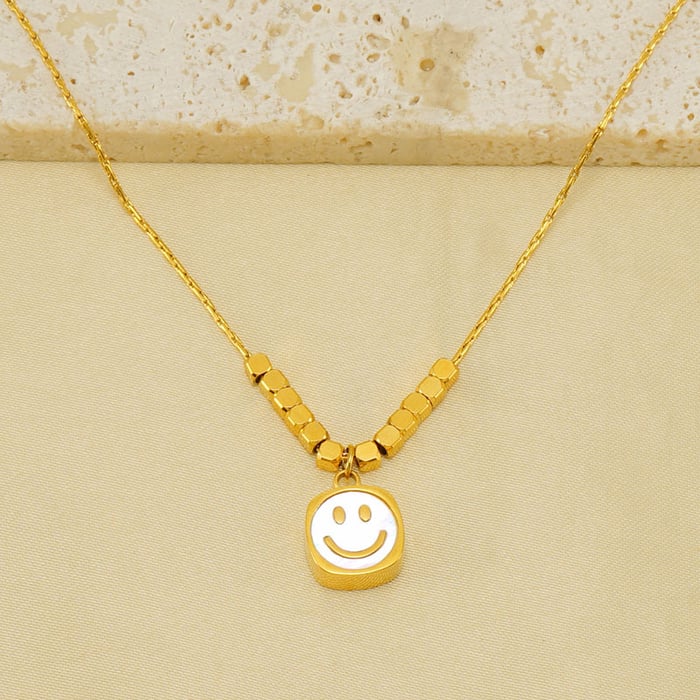 1 paar  stil  kleine zuckerwürfel halskette weibliche nischendesign titan stahl mode smiley gesicht anhänger schlüsselbein kette weibliche anhänger halskette Bild5