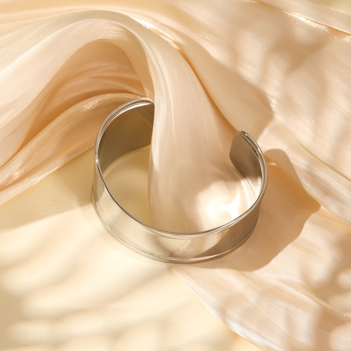 1 Stück Simple Series Klassische einfarbige Edelstahl-Armreifen in Goldfarbe für Damen Bild5