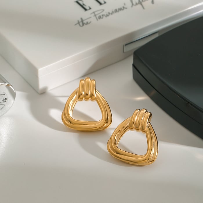 1 par de pendientes triangulares de acero inoxidable dorados de estilo europeo y americano para mujer. Imagen5