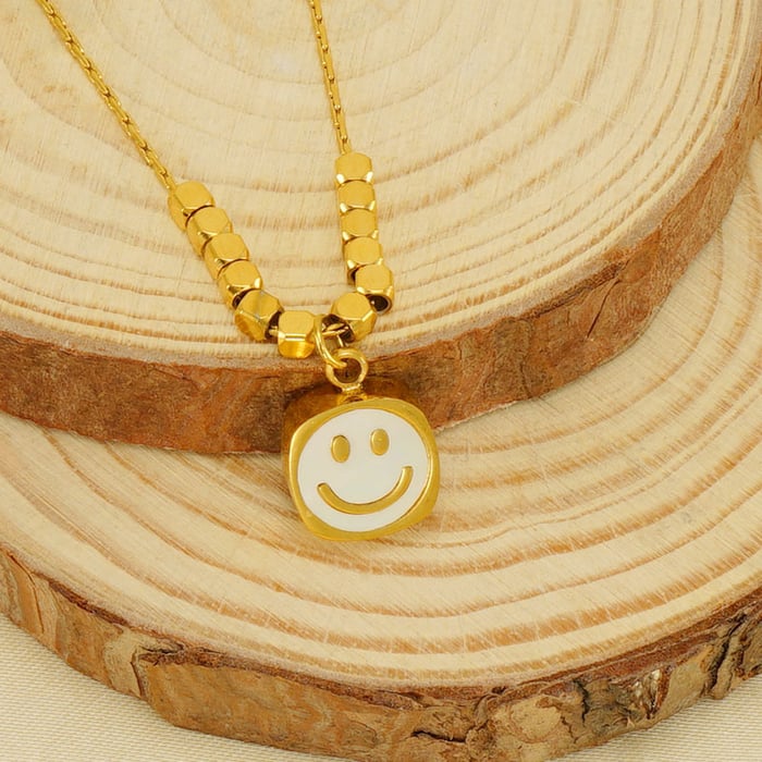 1 paar  stil  kleine zuckerwürfel halskette weibliche nischendesign titan stahl mode smiley gesicht anhänger schlüsselbein kette weibliche anhänger halskette Bild4