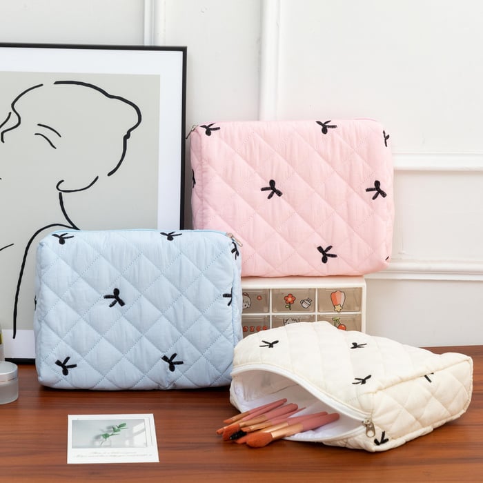 1 Piece Classic Travel Bowknot Portable Large Capacity Beauty Case With Random Printing Design Women's Quilted Cosmetic Bags Picture3