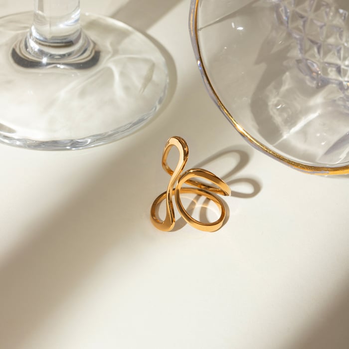 stile  transfrontaliero europeo e americano, moda popolare, acciaio inossidabile oro 18k, linea liscia, anello aperto a forma speciale, gioielli all&#39;ingrosso Immagine5