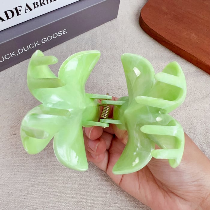 1 Piece Romantic Series Sweet Flower Resin Women's Hair Claws Picture3