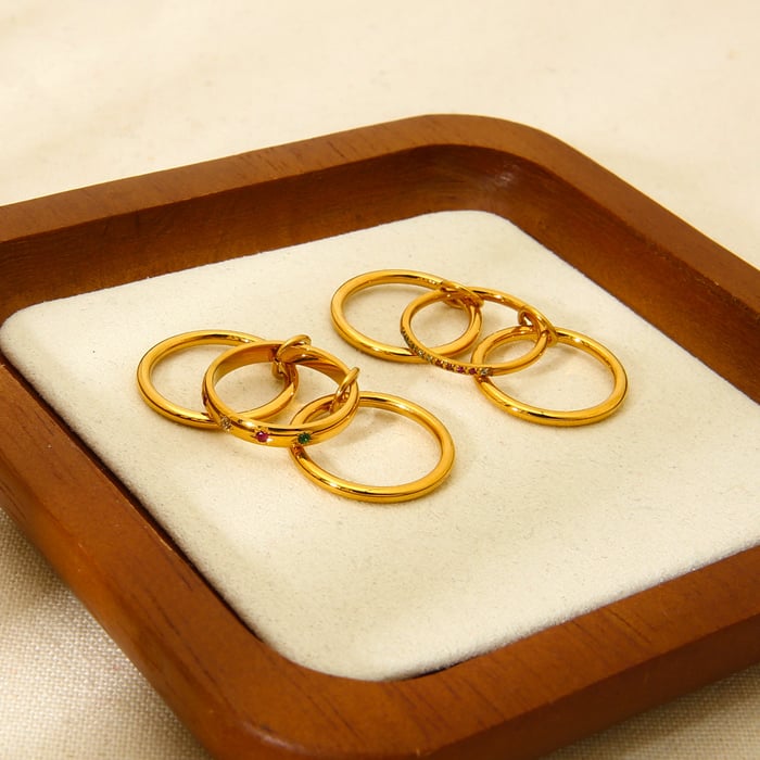 Elegante Stapelringe aus Edelstahl im Luxusstil h5Bild2