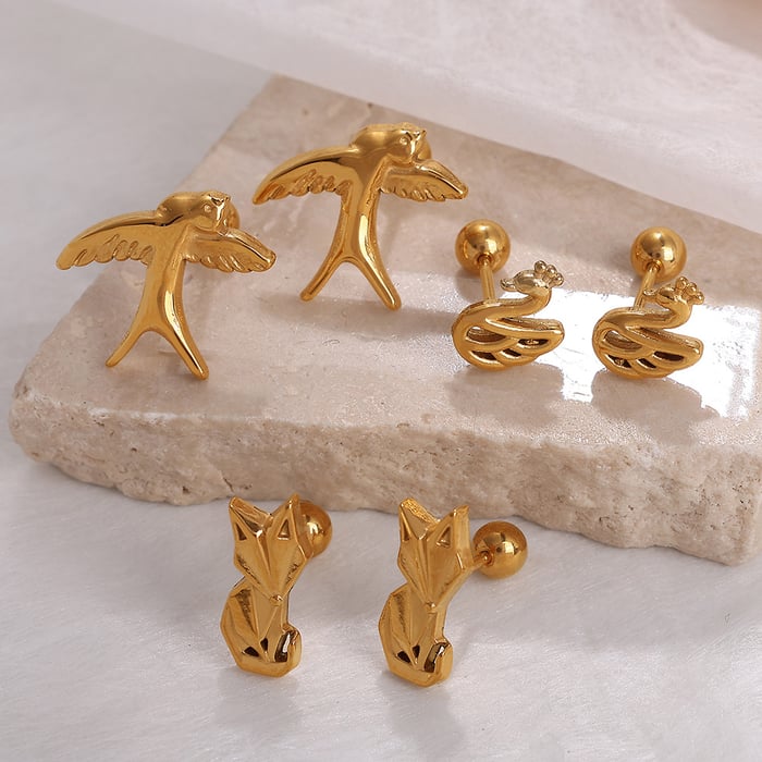 Niedliche Tier-Piercing-Ohrringe aus Edelstahl in Goldfarbe Bild2