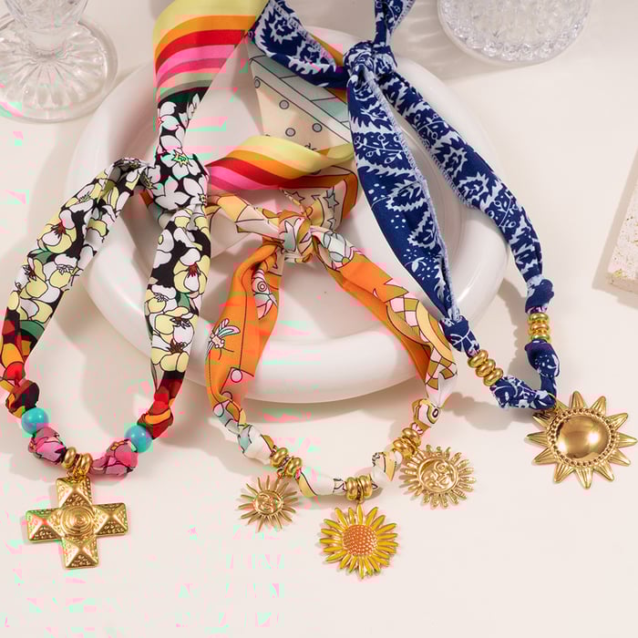 1 Piece Ethnic Flower Women's Pendant Necklaces Picture3