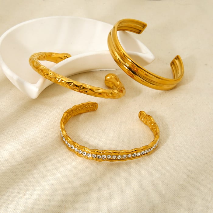 Light luxury Fashionable Gold Colored Stainless Steel Women's Bracelet h5Picture3