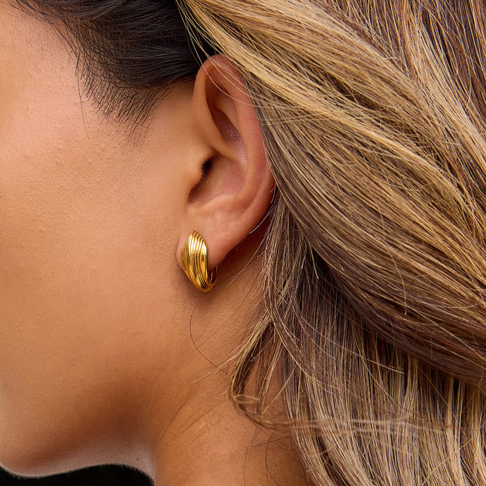 1 Paar elegante Muschel-Ohrstecker aus Edelstahl in Goldfarbe für Damen h5Bild5
