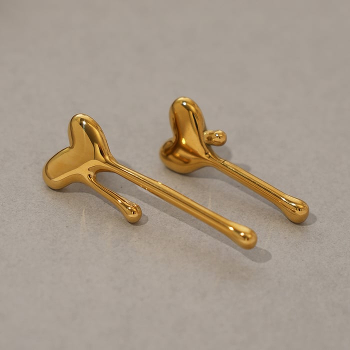 1 Paar einfache einfache Herz-Ohrstecker aus Edelstahl in Goldfarbe für Damen h5Bild4