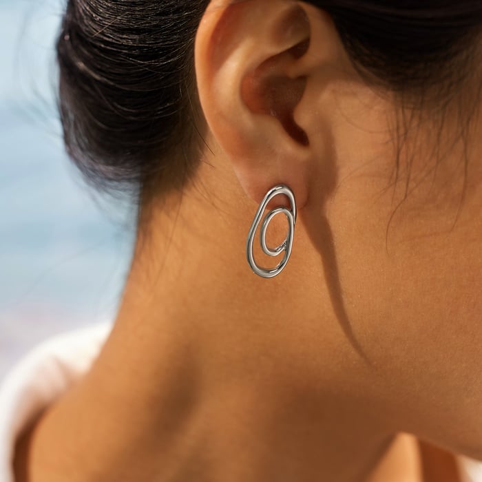 1 Paar einfache ausgehöhlte Ohrstecker aus Edelstahl in Goldfarbe für Damen Bild3
