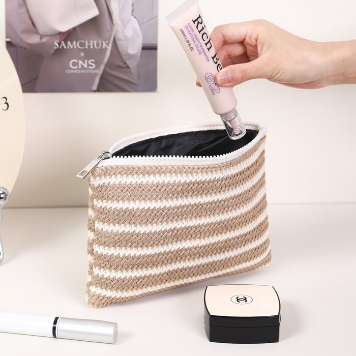 1 Piece Simple Strip Women's Makeup Bag Picture3