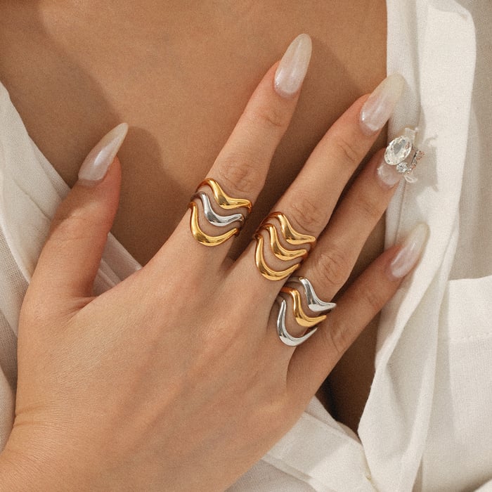Anillos llamativos de acero inoxidable en color dorado con líneas simples diarias de 1 pieza h5Imagen3