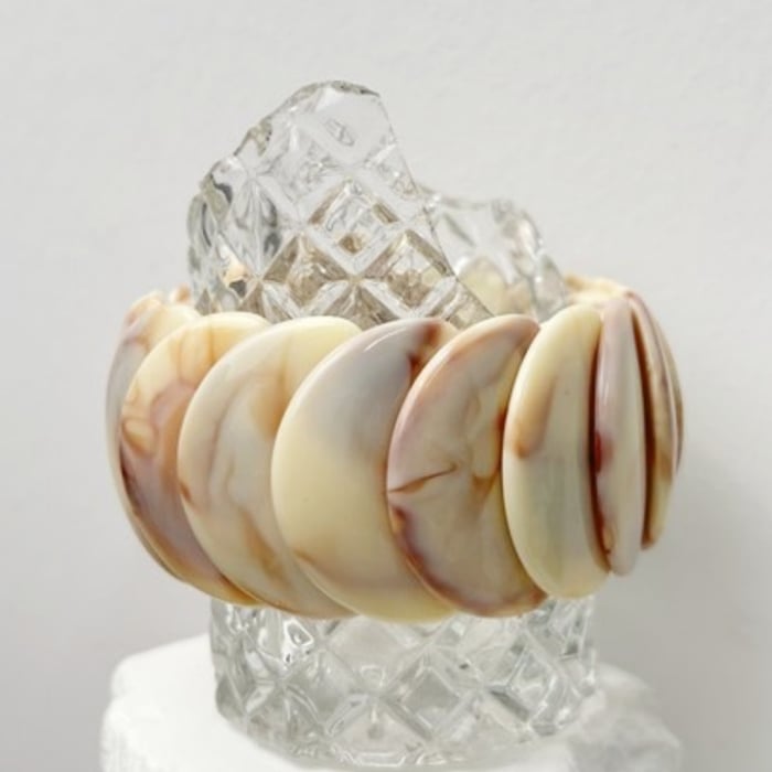 1 brazalete de acrílico de lujo con degradado retro para mujer. h5Imagen3