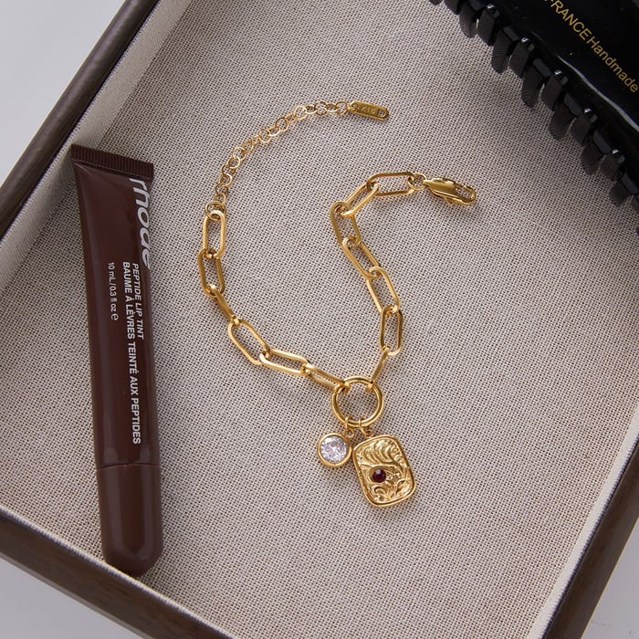 Anspruchsvolles rechteckiges Schmuckset aus Edelstahl mit goldfarbenem Zirkonia für Damen h5Bild5