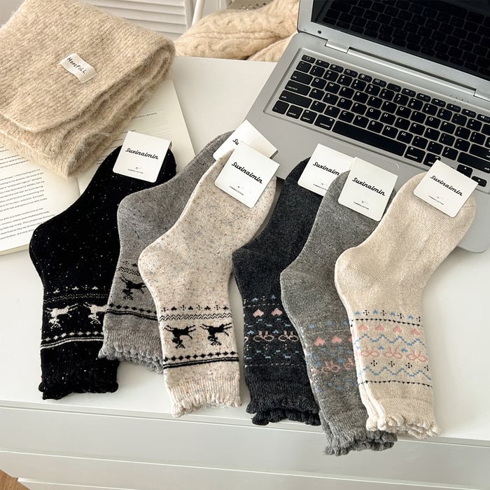 1 Pair Thickened Wool Christmas  With Elk Pattern Women's Mid-Calf Socks Picture3