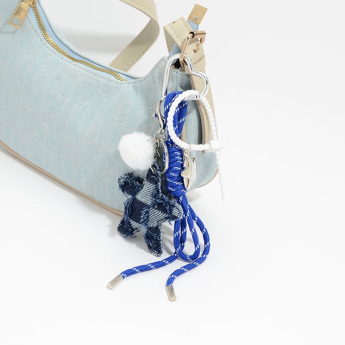 1 pieza de dije para bolso con forma de corazón de tela vaquera a cuadros Imagen3