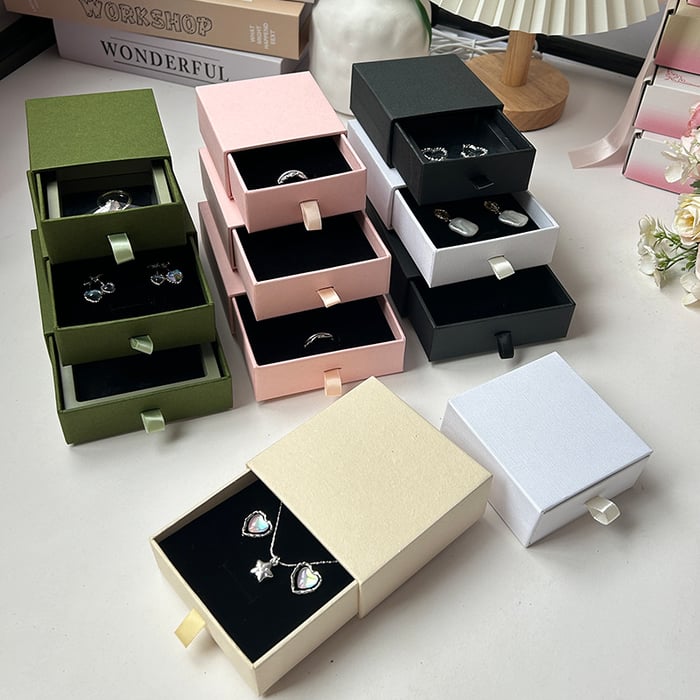 Solid Color Paper Jewelry Box Customized Logos Available h5Picture3