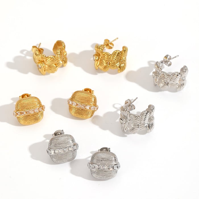 1 paio di orecchini a bottone in acciaio inossidabile color oro a forma di fiore Immagine3